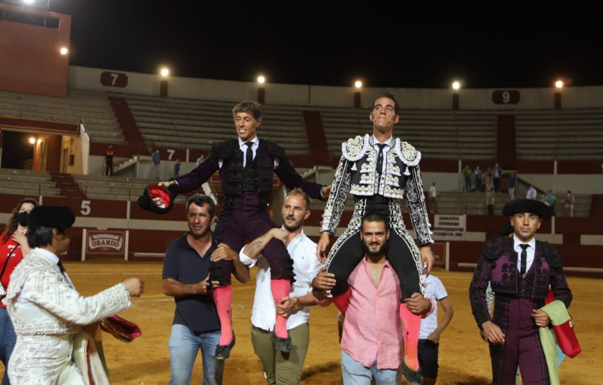 Escribano y Moral lucen sus armas con dos miuras de bandera