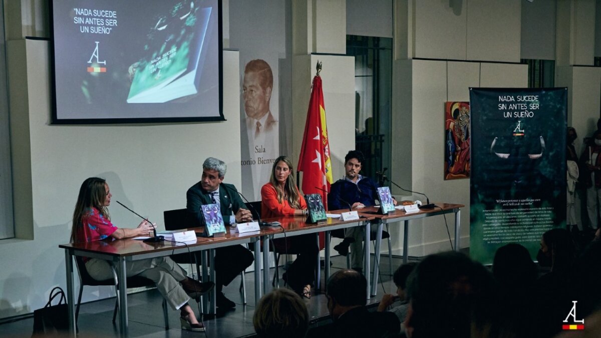 Presentado el libro "Nada sucede sin antes ser un sueño"