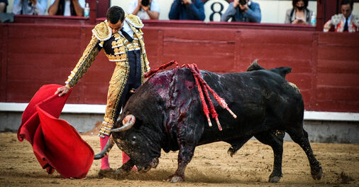 La actitud de Ureña y el temple de Manzanares ante dos bravos en Las Ventas