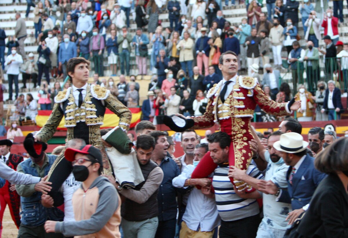 Tarde de mucho toreo y mucho público en Requena