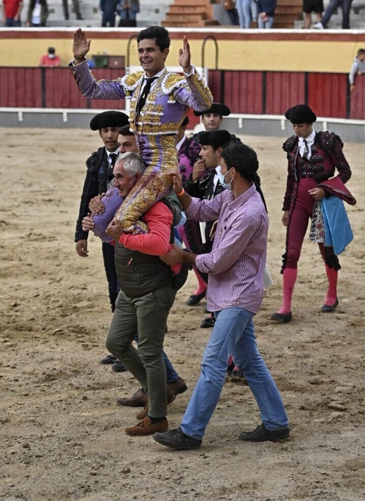 Grata imagen de Juanito en su encerrona en Vila Franca de Xira