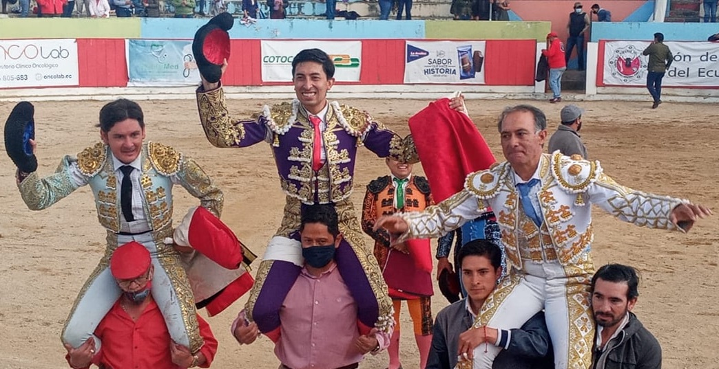 Lluvia de orejas y dos indultos en Pujilí