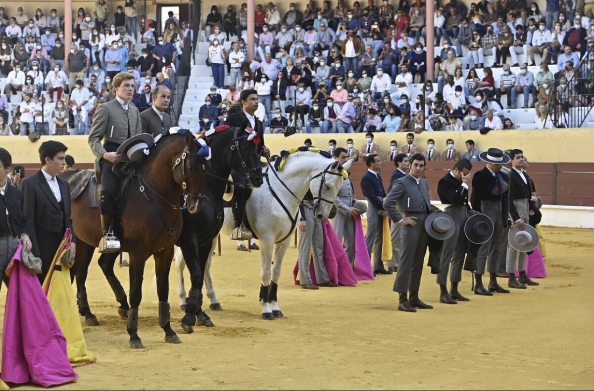 Explosión de arte de Morante y gran faena de Juanito en el festival de Chamusca