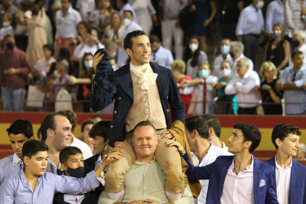 Tarde redonda de David de Miranda en su apuesta en solitario bajo un lleno total