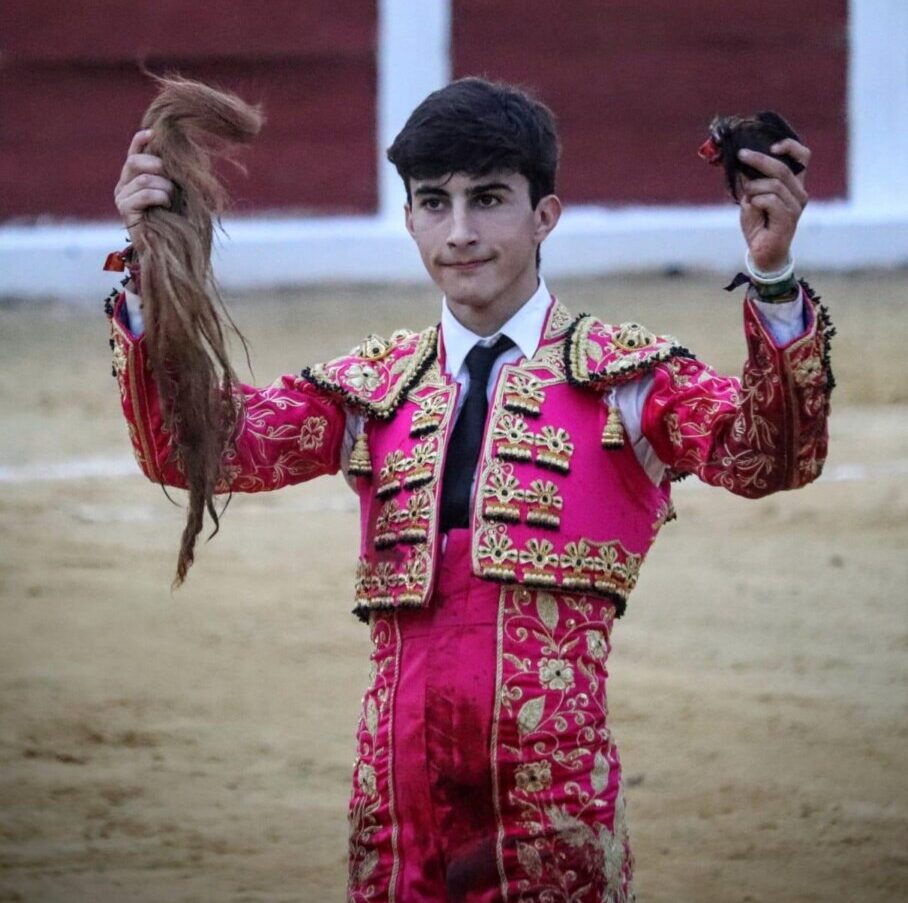 Gran dimensión de Manuel Perera en su gesta en solitario