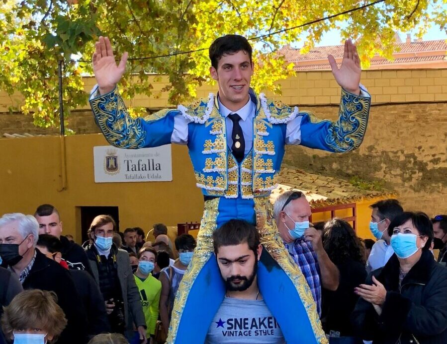 Puerta grande para Diego García en Tafalla con una enclasada novillada de Hnas. Azcona