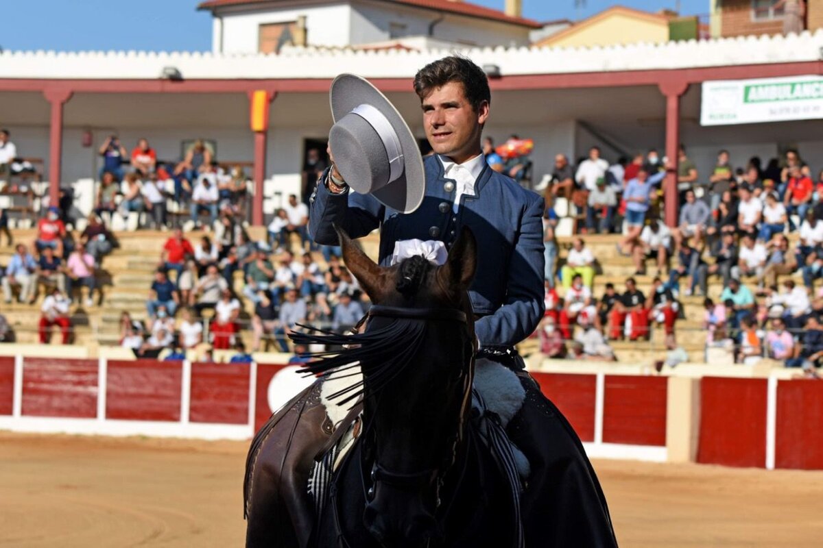 Pablo Donat, Víctor Losa y Rocío Arrogante estrenan apoderados