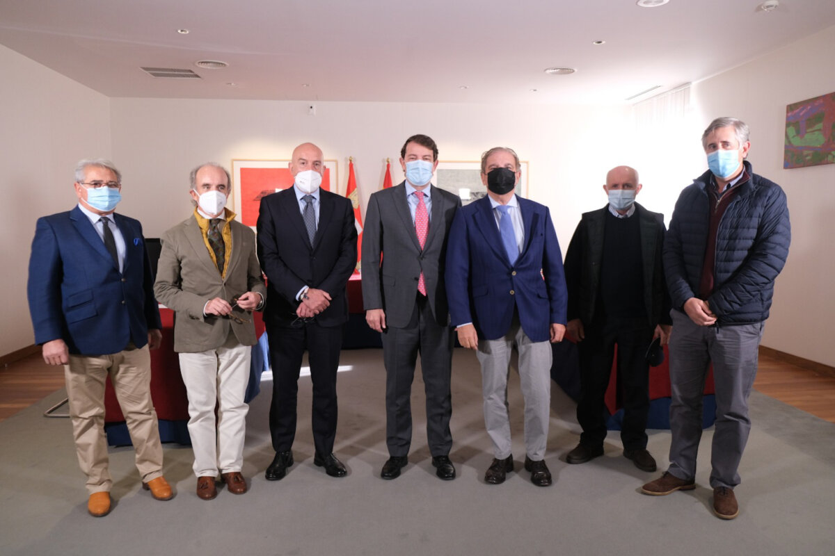 Mañueco anuncia 3,2 millones en ayudas directas a los ganaderos de lidia de Castilla y León