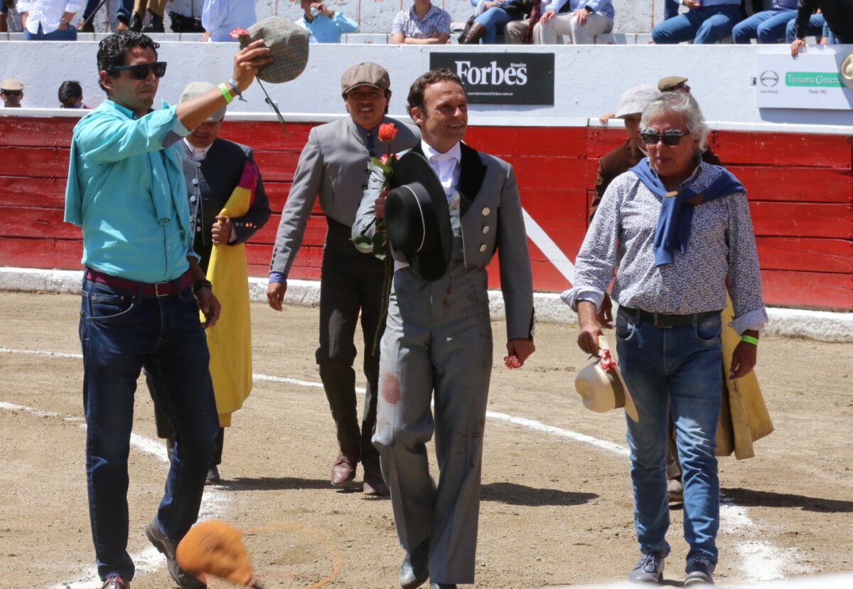 Gran festival taurino en Latacunga: diez orejas, un rabo simbólico y un indulto