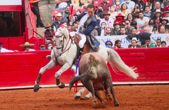 Hernández Gárate destaca en la corrida de rejones de La México