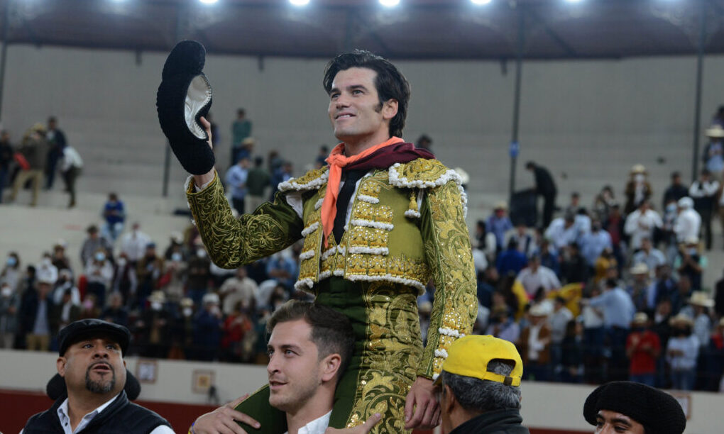 José Garrido, dos orejas y puerta grande en La Esperanza