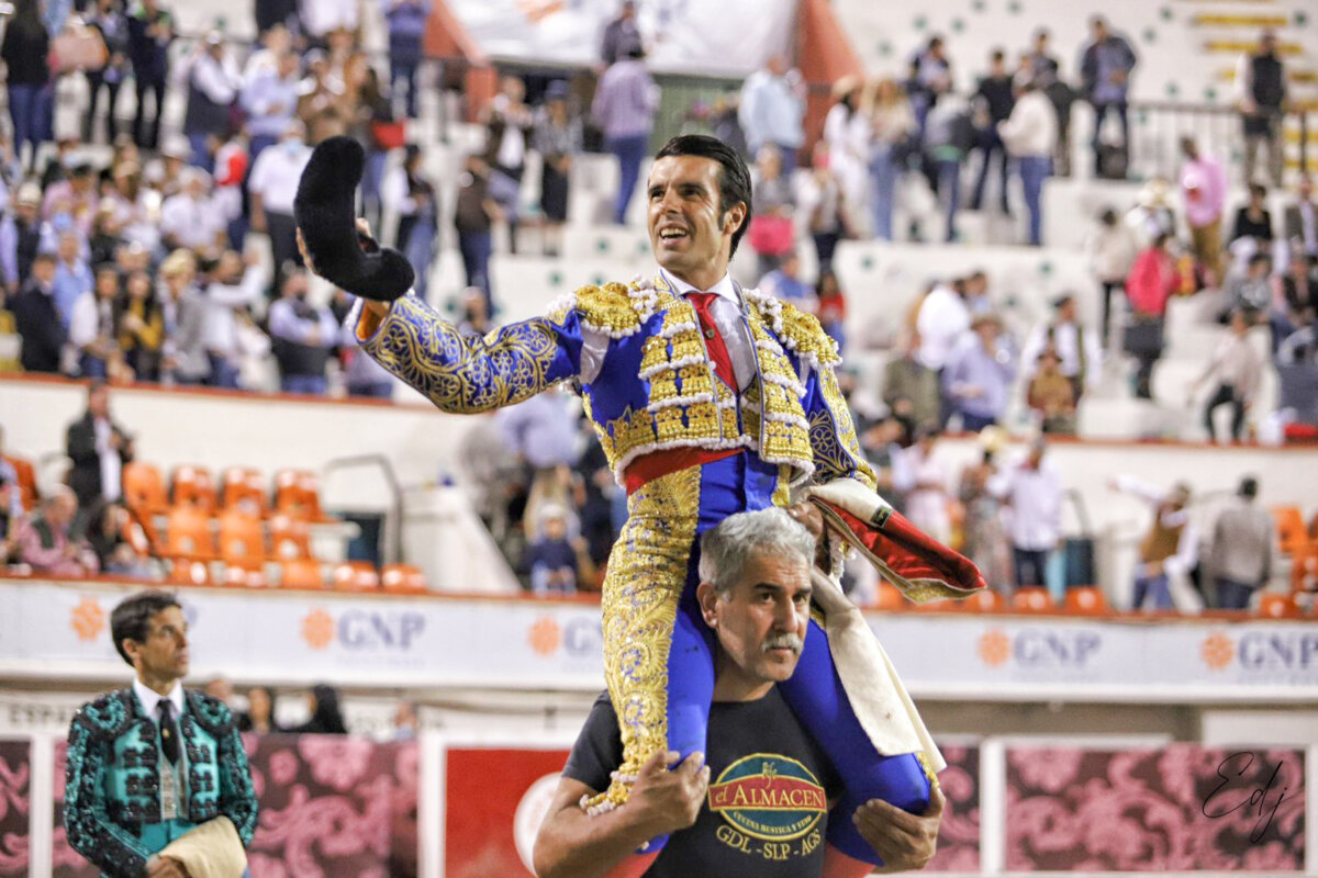 Emilio de Justo cae de pie en su debut en Aguascalientes