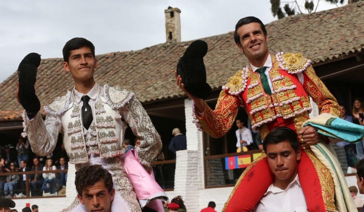 Emilio de Justo y Morenito de la Sierra, puerta grande en Tambo Mulalo