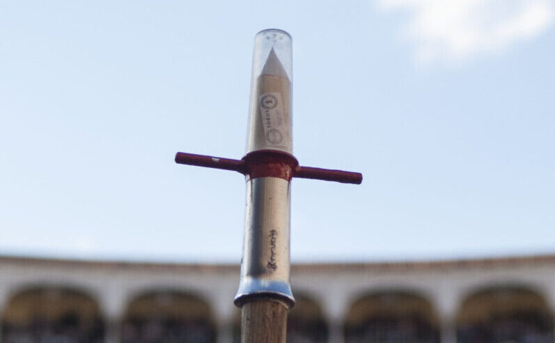 Contusión en hemitórax derecho y muslo izquierdo al picador Raúl López, trasladado al Hospital de Villalba