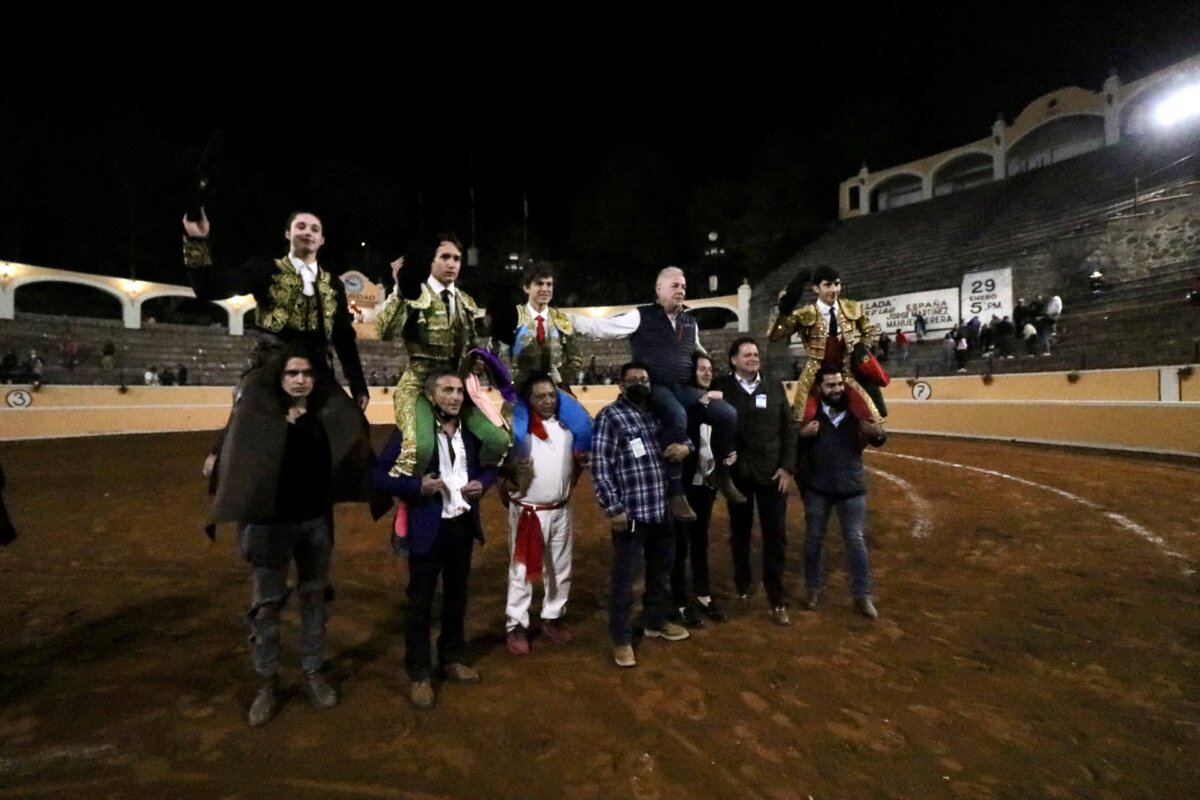 Lluvia de trofeos en la novillada de Juriquilla