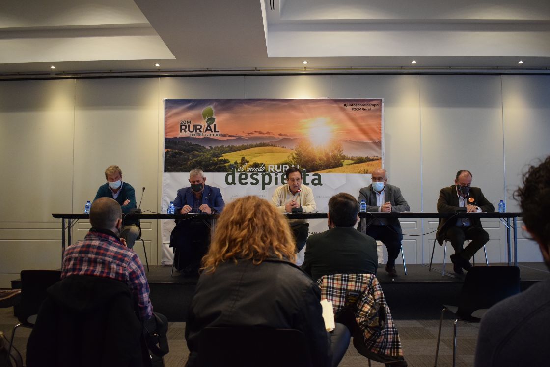 La tauromaquia se une al mundo rural para defender sus derechos y libertades