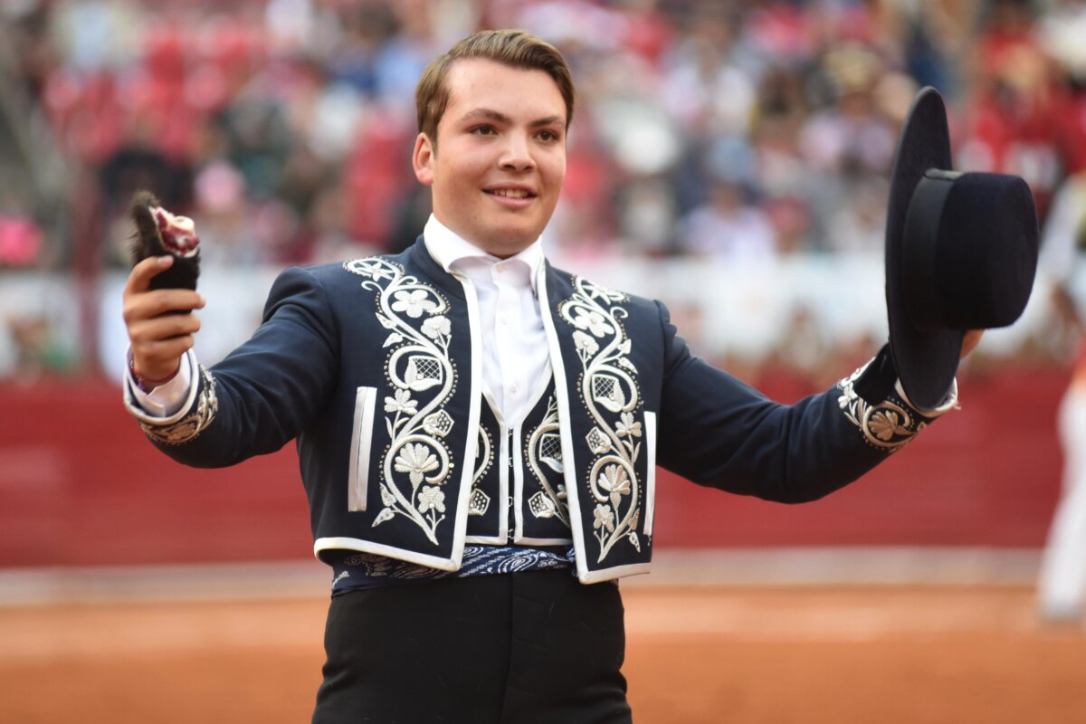 Javier Funtanet, única oreja en la primera novillada del aniversario