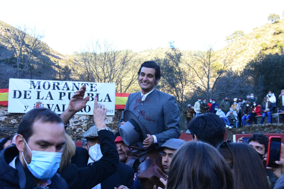 Morante desata la locura en Valero de la Sierra