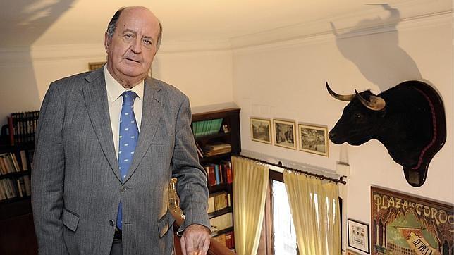 Muere el crítico taurino y político Juan Manuel Albendea