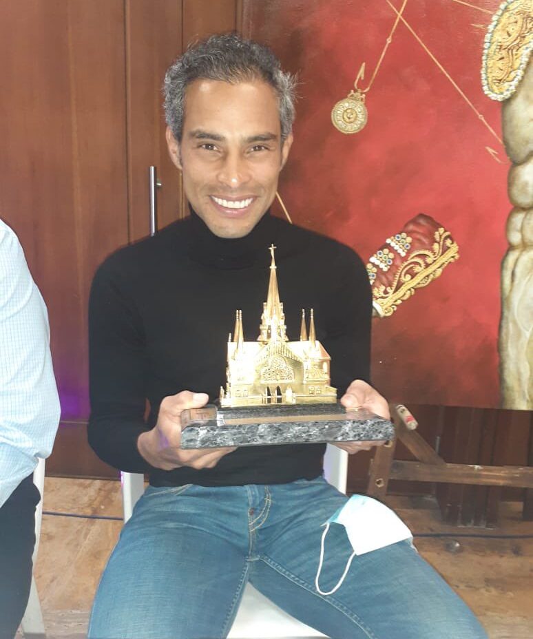 Luis Bolívar se alza con la “Catedral de Manizales”