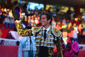 Ernesto Javier "Calita" paseó una oreja en San Luis de la Paz.