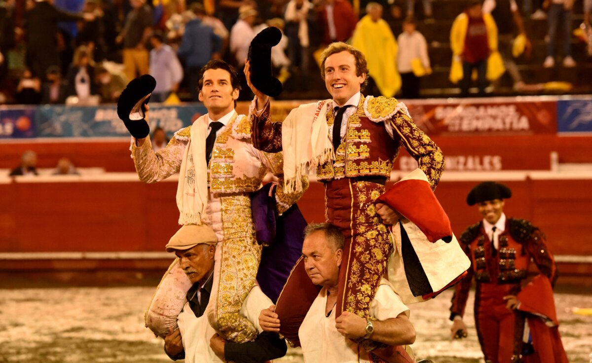 José Garrido, Román y un gran toro de Santa Bárbara triunfan bajo la lluvia en Manizales