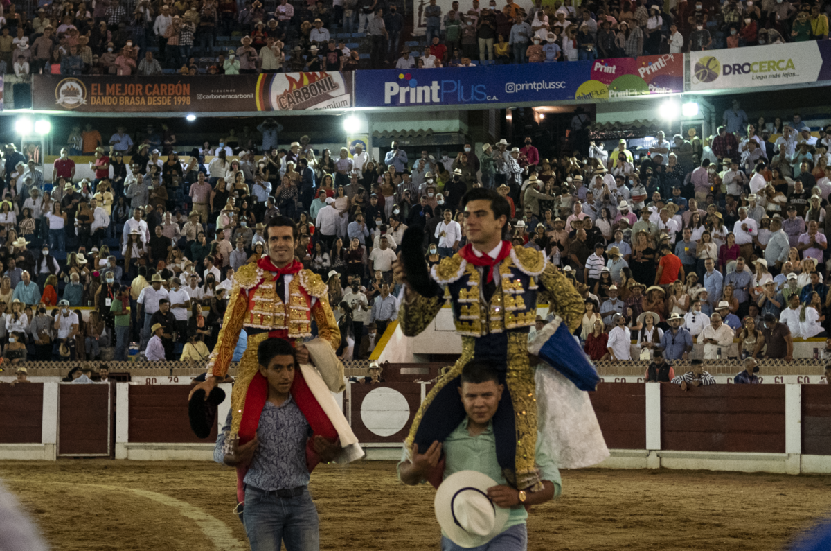 Emilio de Justo y Jesús Enrique Colombo salen a hombros en el colofón de San Cristóbal