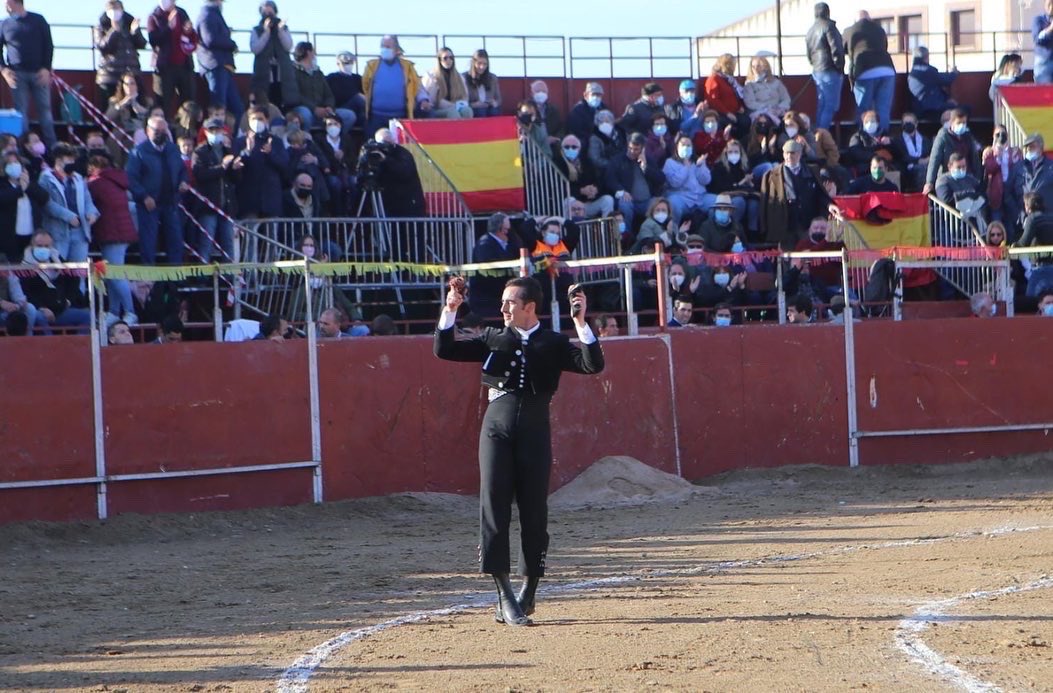 Diez orejas en un triunfal festival en Recas