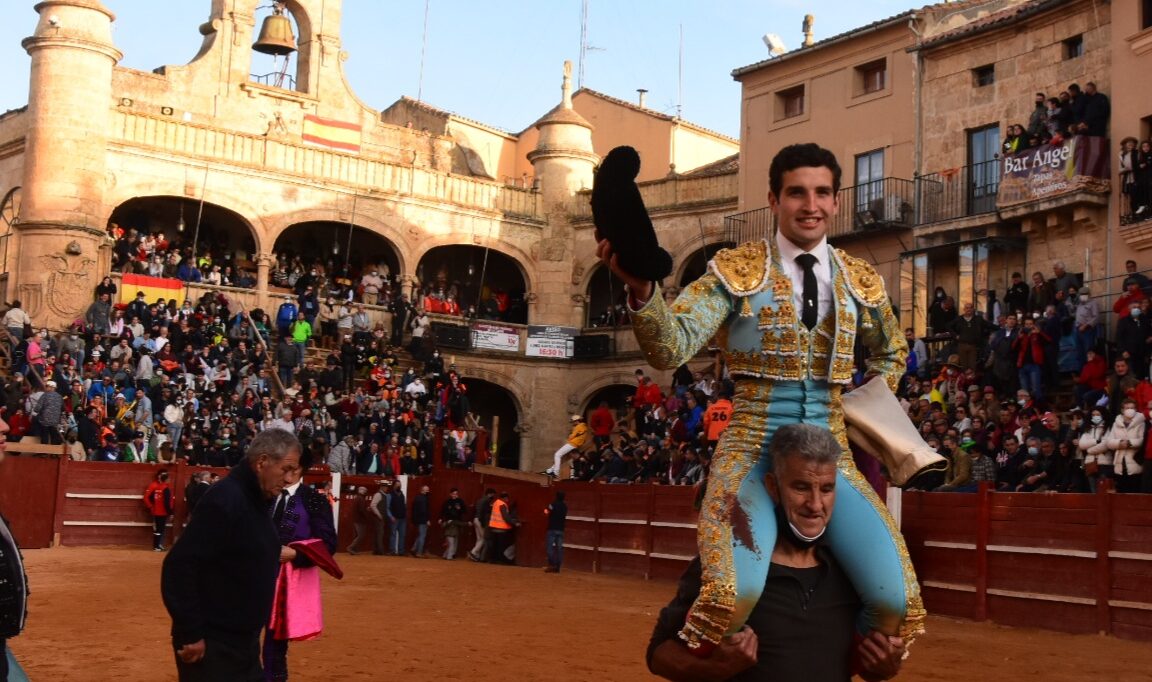 Valentín Hoyos pide paso con una enclasada novillada de El Juli en Ciudad Rodrigo