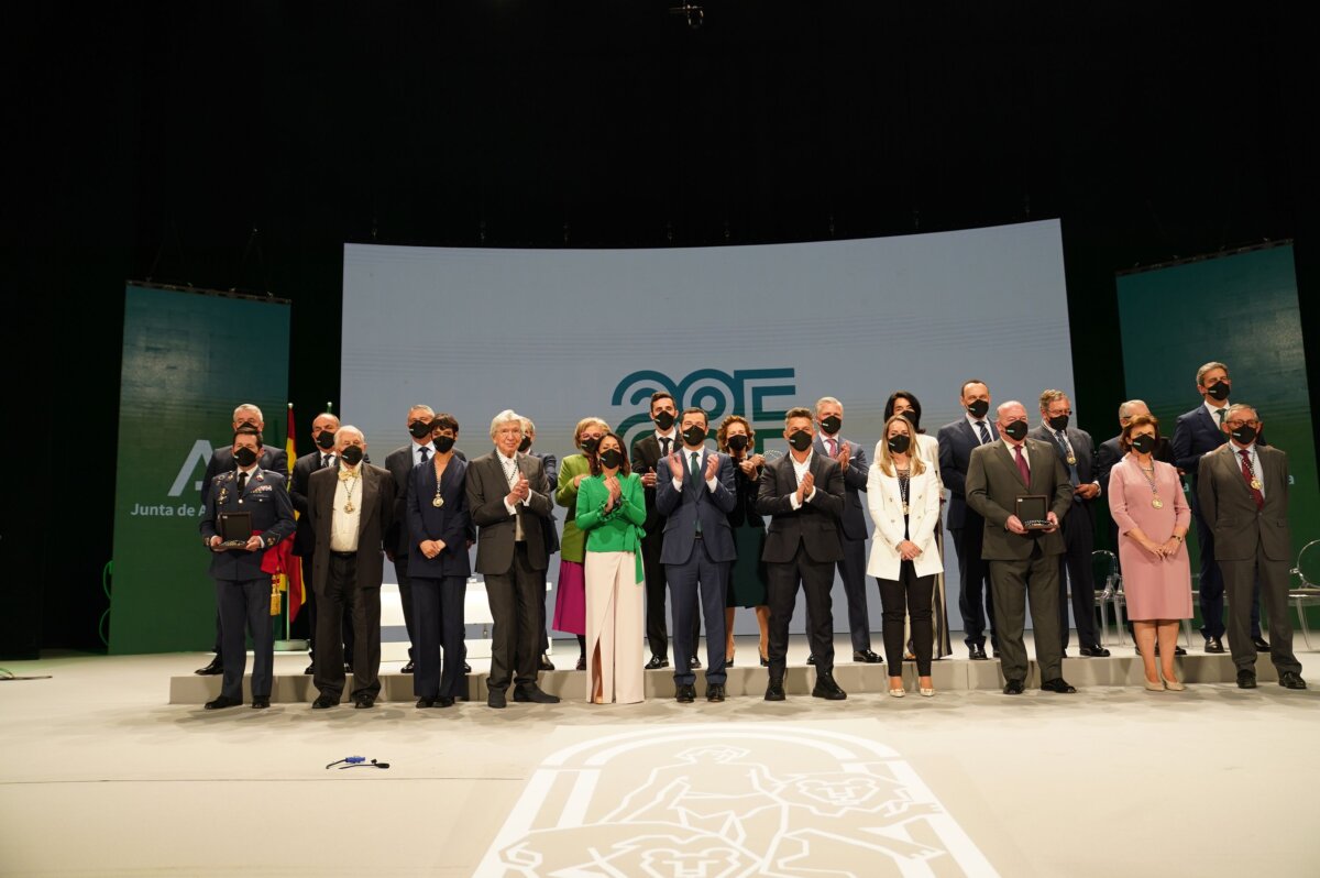 Espartaco recoge la Medalla de las Bellas Artes de Andalucía: “Ama y siente el toreo como nadie”