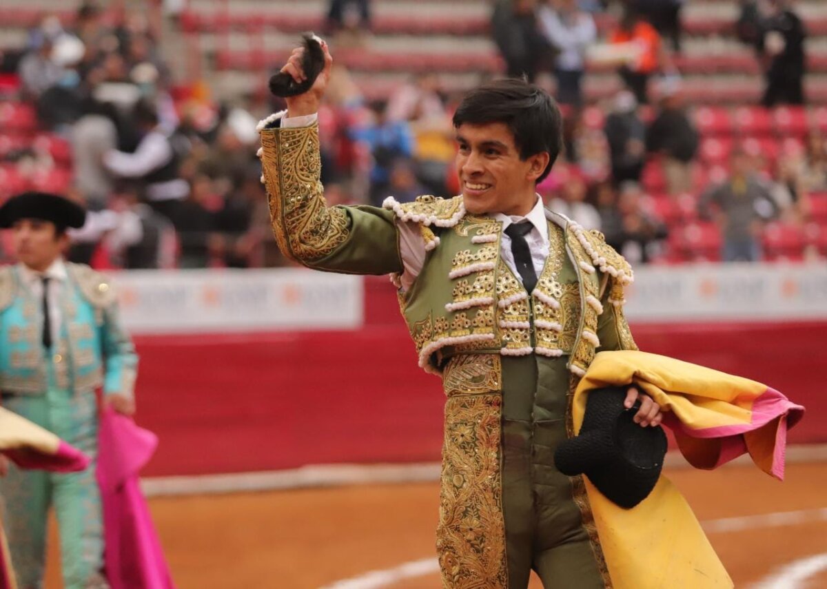 José Alberto Ortega, oreja en la última novillada de la Feria de Aniversario