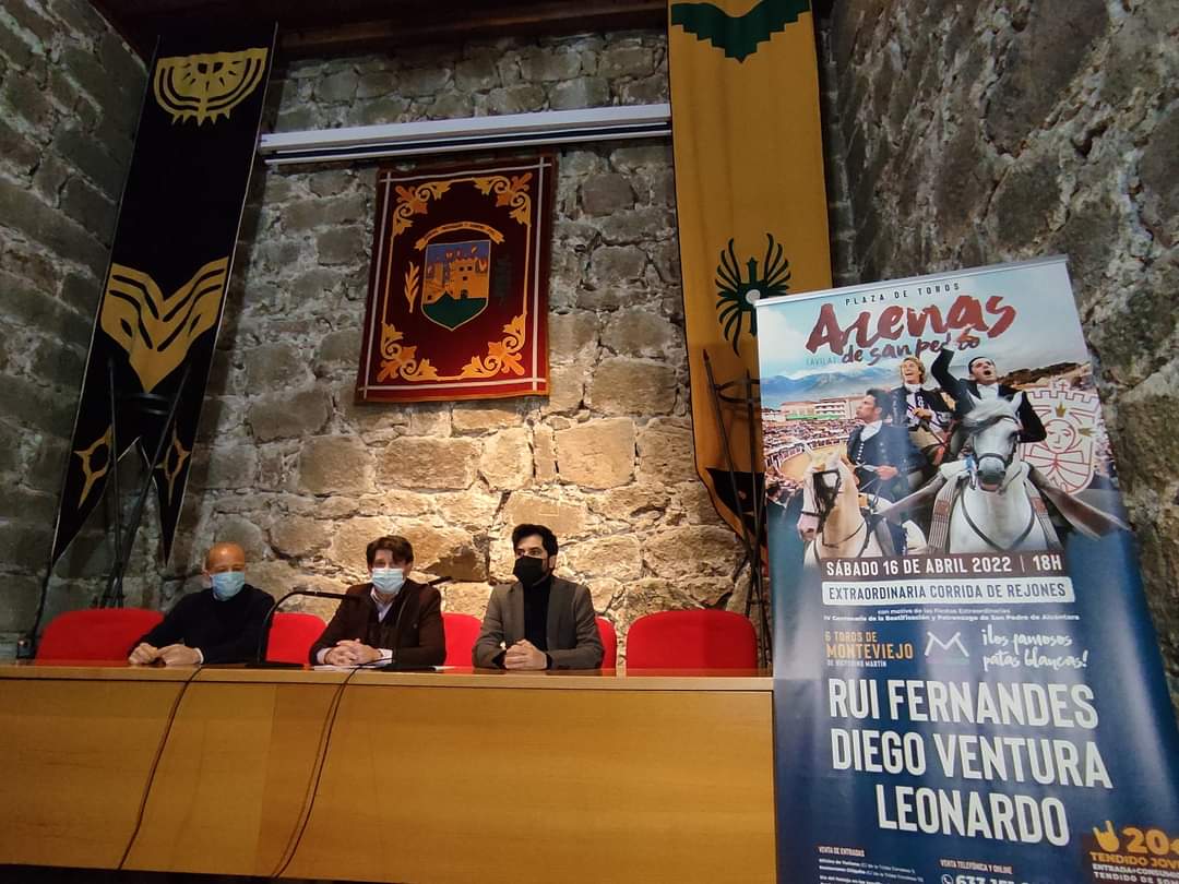 Atractivo cartel de rejones con monteviejos en Arenas de San Pedro