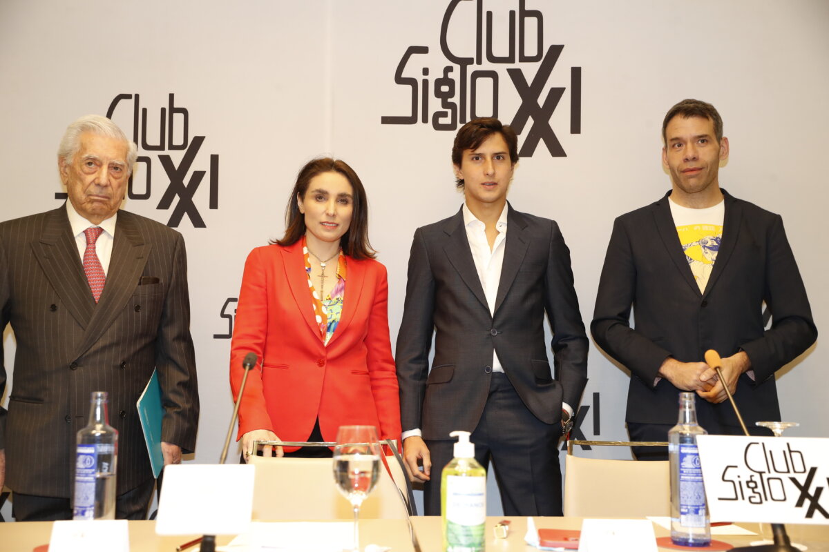 Vargas Llosa: "Uno de los méritos de Roca Rey es haber acercado el mundo de la comunidad indígena a las ciudades"