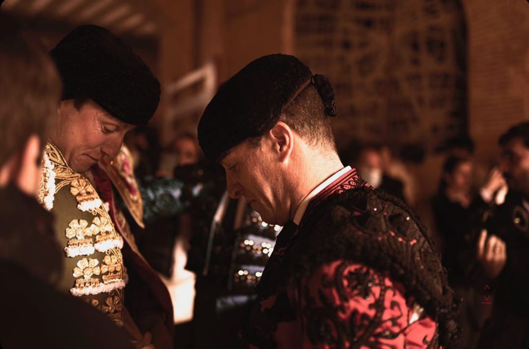 El banderillero José Luis López "Lipi" sale de la cuadrilla de Román