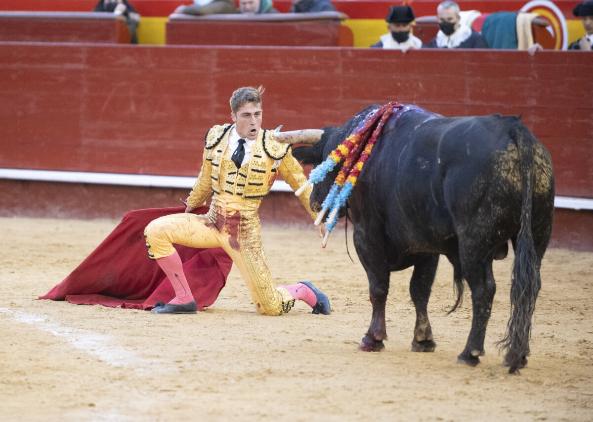El Niño de las Monjas, primera puerta grande
