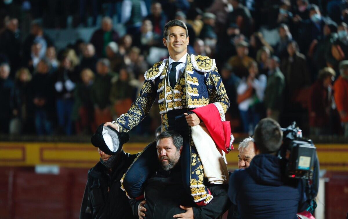 Manzanares se lleva la tarde en Olivenza con el mejor cuvillo del festejo