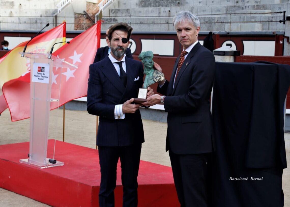 Padilla recibe un homenaje de la Academia de la Diplomacia y el Centro de Asuntos Taurinos
