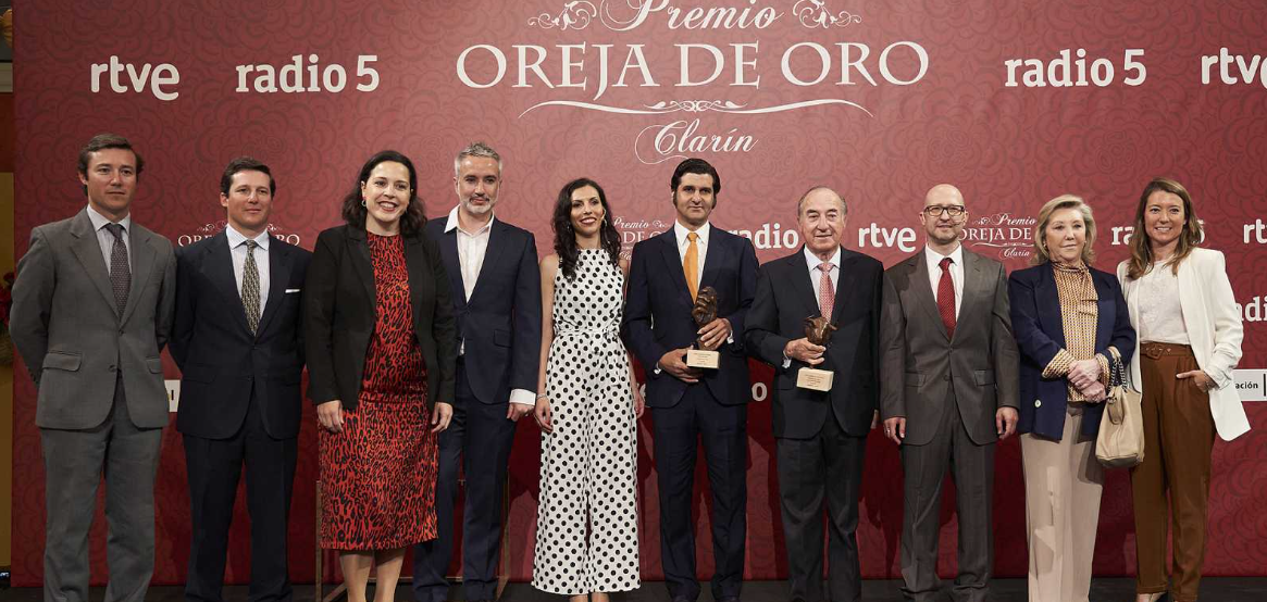 Morante, sin cabestrillo, recoge la Oreja de Oro de RNE: "No tiene por qué haber ningún problema para hacer el paseíllo en Sevilla"