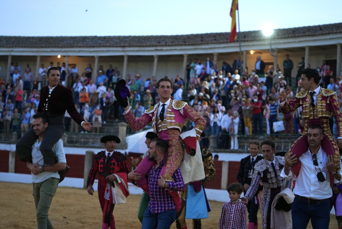 Ventura y Ginés Marín, cada cual en lo suyo, lo bordan y triunfan con José Rojo en Trujillo