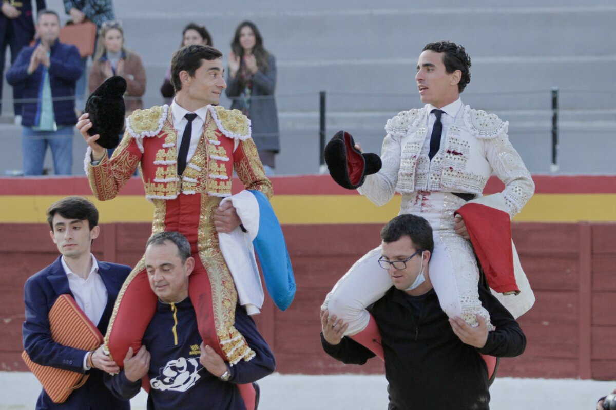 Gran tarde de Galdós, a hombros con Ureña en Yecla