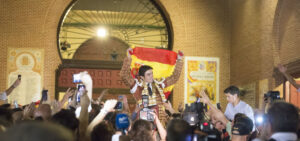 Perera, en una de sus salidas a hombros de Las Ventas. Octubre de 2017. Foto: Javier Arroyo