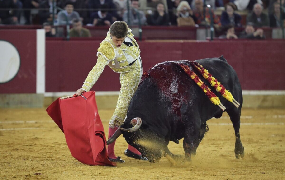 Corrida de López Gibaja de muchos pitones y kilos en la primera de Zaragoza