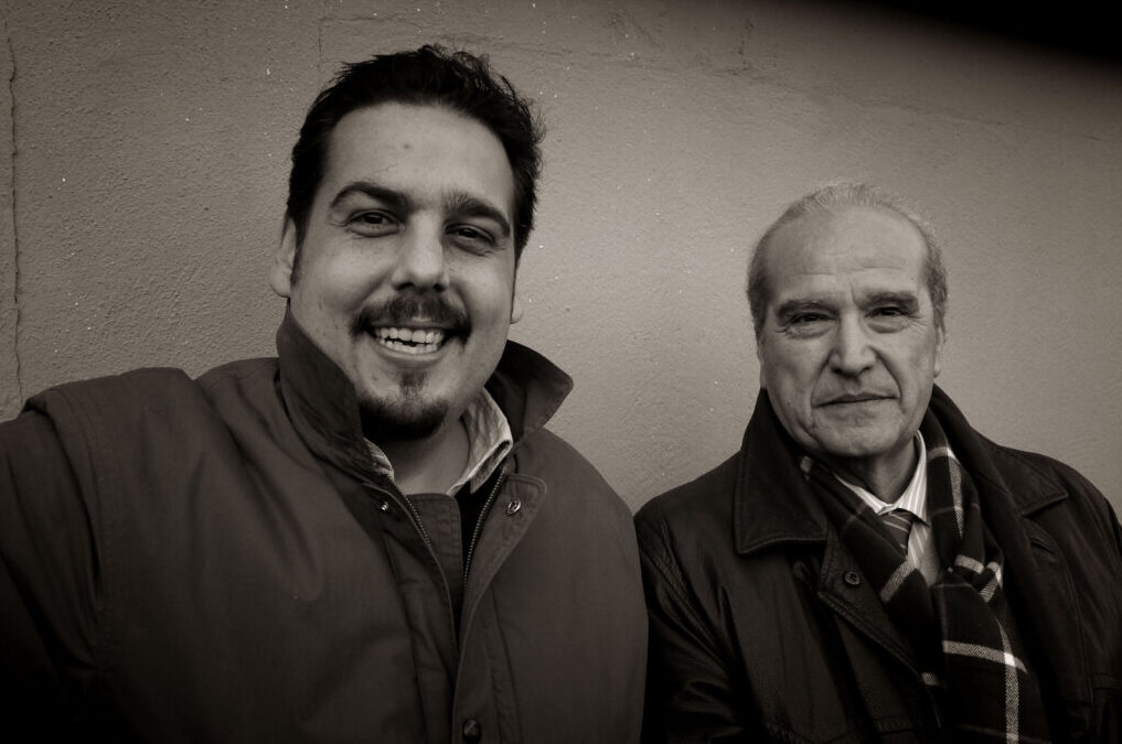 Emilio Moreno, junto a su padre.