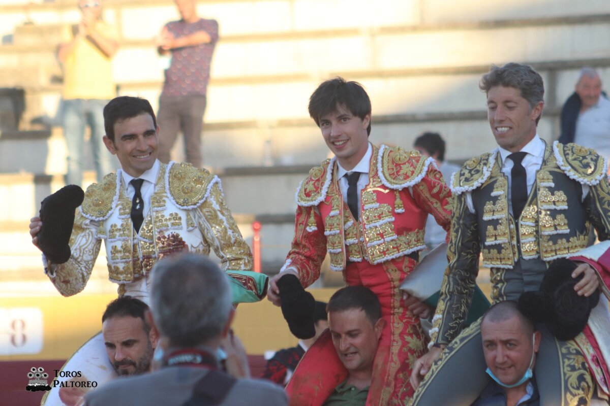 Manuel Escribano, Sergio Serrano y Francisco José Espada, a hombros en Casarrubios del Monte