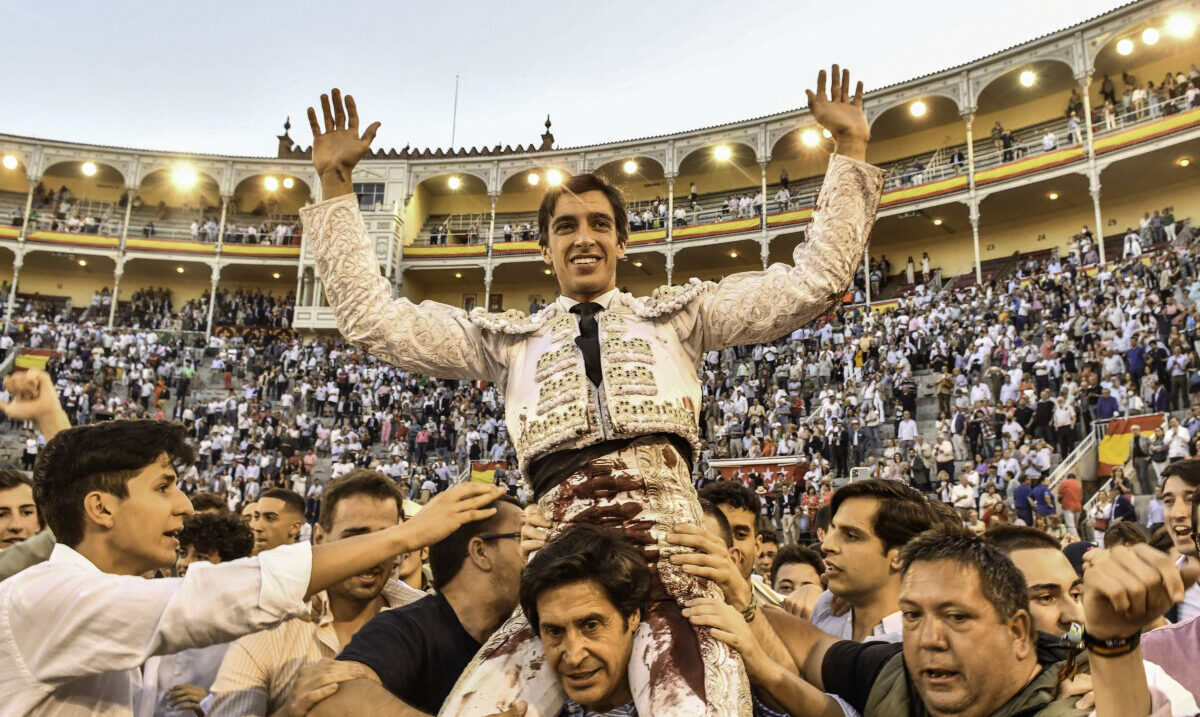 Simón Casas y Ángel Téllez llegan a un acuerdo de apoderamiento