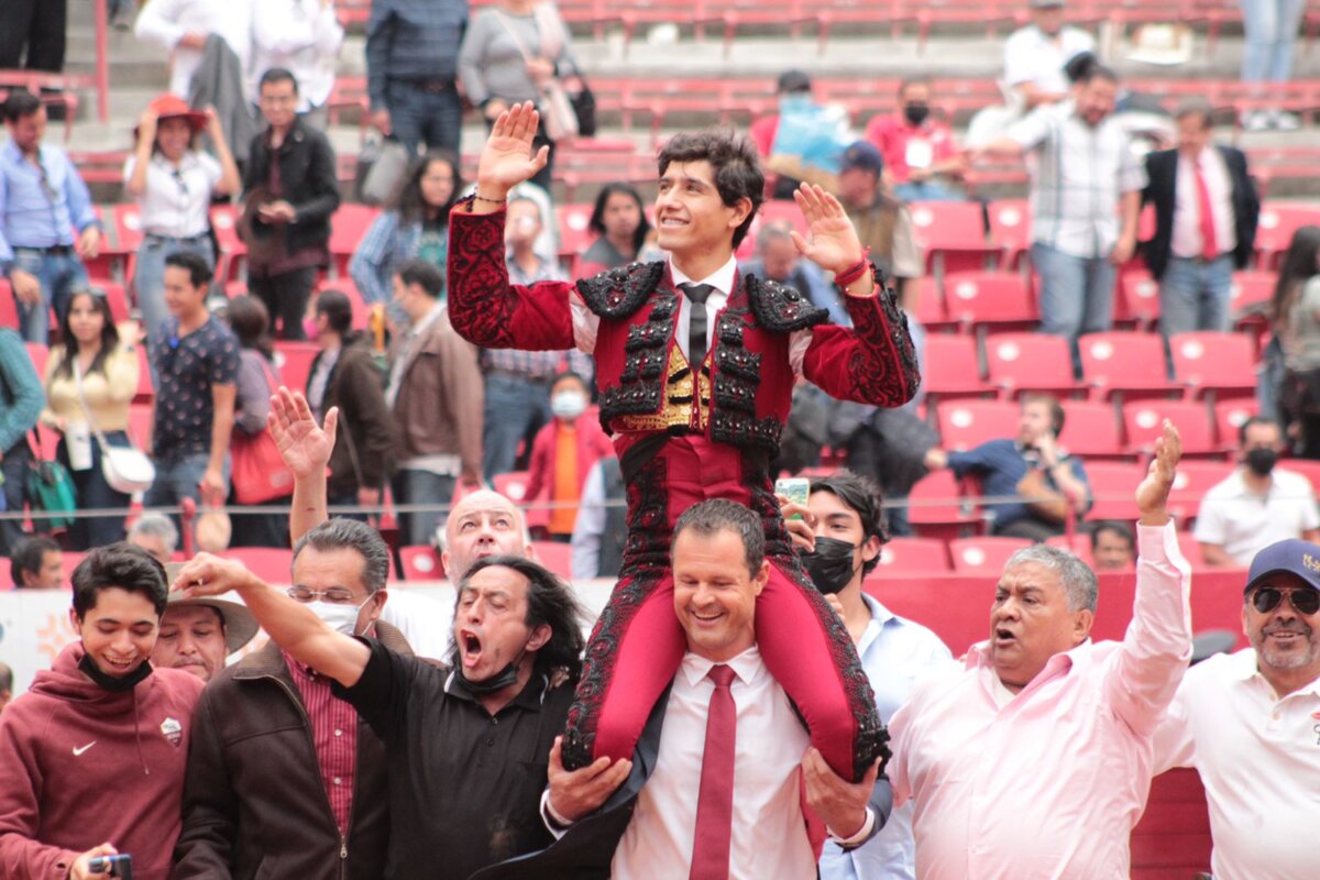 Gran tarde de Luis David, a hombros en La México