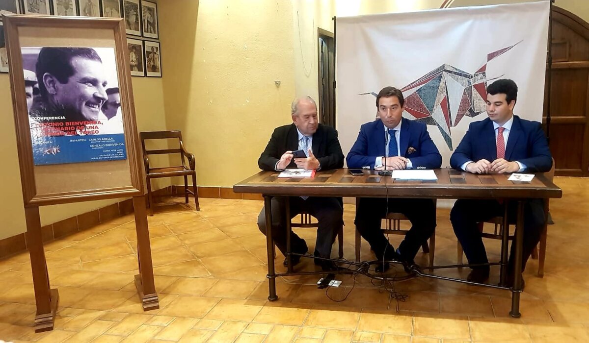 Interesante y emotiva conferencia sobre la figura de Antonio Bienvenida en Córdoba