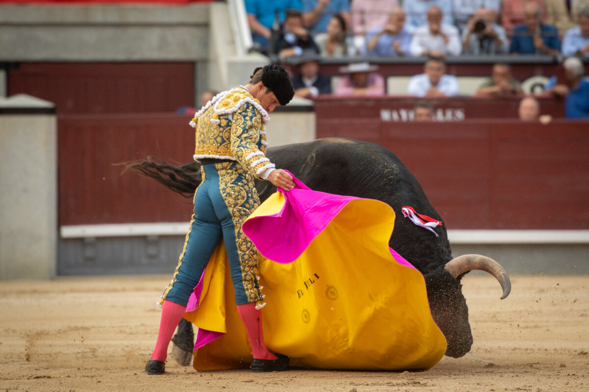 El Juli, premio Casa Salvador al mejor quite de San Isidro