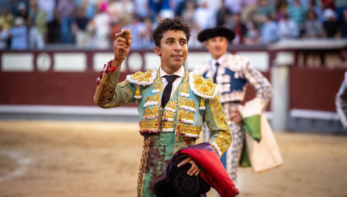 Leo Valadez, oreja a sangre y fuego en su confirmación en Las Ventas