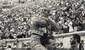 Su ultima actuación vestido de luces en Nimes para dar la alternativa a su hijo. Foto: Arjona